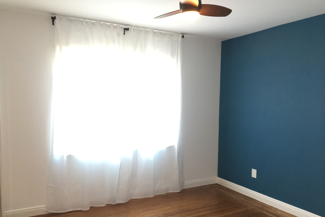 Upper floor bedroom 1 - 1 mo rent free, util free, furniture optional 1 Bd in a fenced 5bd/2ba house