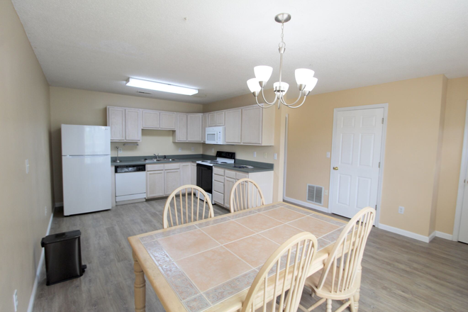 Kitchen - Devon Lane - 3 bedroom 3.5 bath townhome for rent