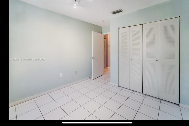 Bedroom - Townhouse by campus