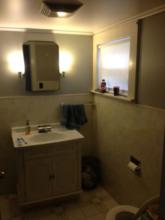 Bathroom - SoRo Realty 2 bedroom, 1st Floor Apartment