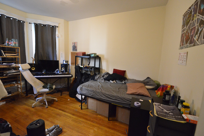 . - 3 Bedroom 1 BA (2split layout) on Hemenway St Avail 9/1 Apartments