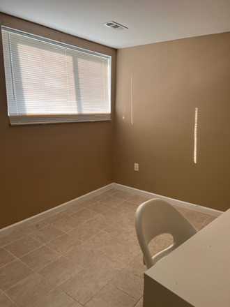 bedroom - Beautiful Bedroom in a SFH near UMD (Riverdale)