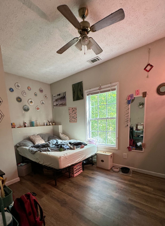 bedroom - $500 room/util.incl./females
