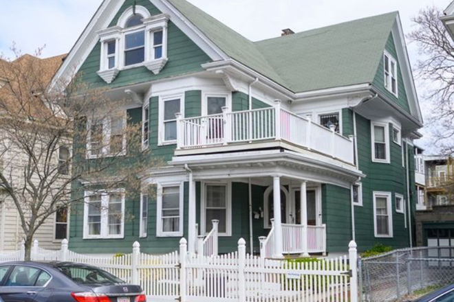 Front House - Spacious 6BR Near JFK/UMass Red Line. Room-by-Room or Full Unit