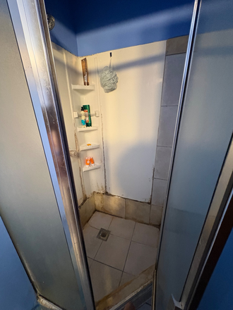 Bathroom - Room in a townhouse close to campus