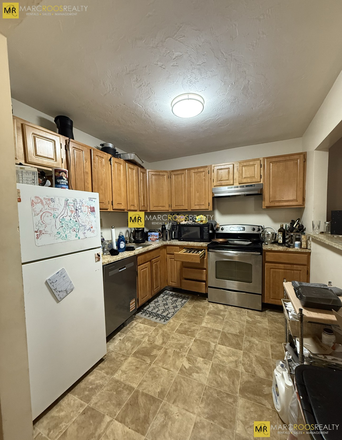 Kitchen - Kenmore Sq 3 Bed  Beacon St Apartments