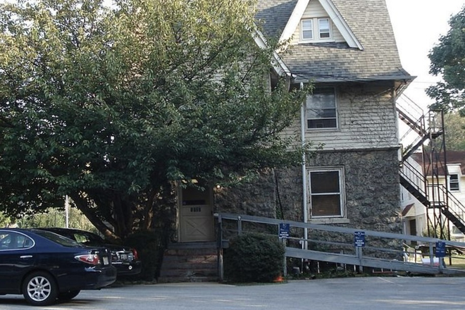 Side of House - BOOK FOR THE '27 - '28 SCHOOL YEAR NOW!!! Rare Opportunity for Housing for 10 Villanova Students House