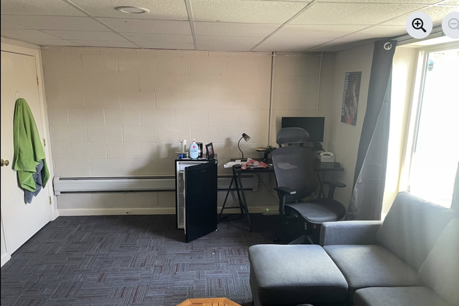 More bedrooom - Sublet at 28 Hobart Ln, need 1 male Townhome