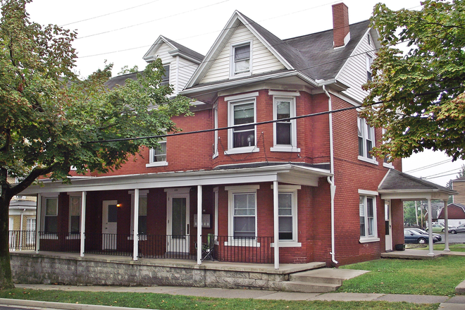 Exterior of 110 S Barnard St - 110 S Barnard St Apartments