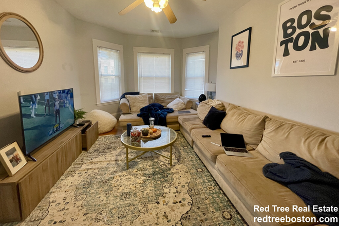 ... - CHARMING 4 BED WITH DINING ROOM, CLOSE TO TRANSIT LINES Triplex