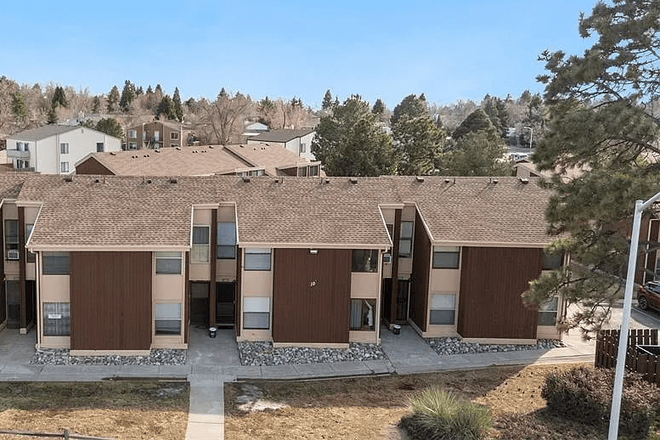 Exterior - Private Townhouse Straight Shot to UCCS