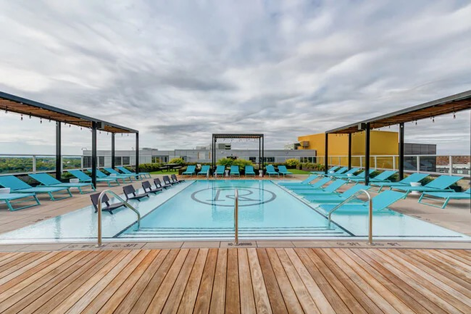 Rooftop Pool - Rise on Chauncey Apartments