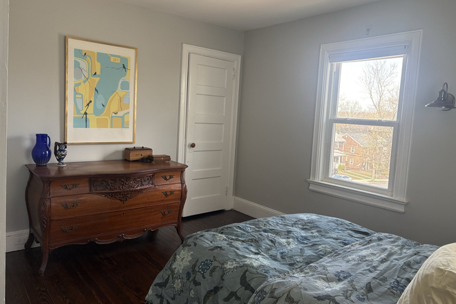 Bedroom - Summer sublet: 1BR apt-Linden Lane-Princeton