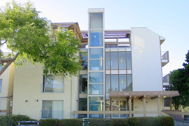 Building - Beautiful studio apartment in a well-maintained building on Solano Ave