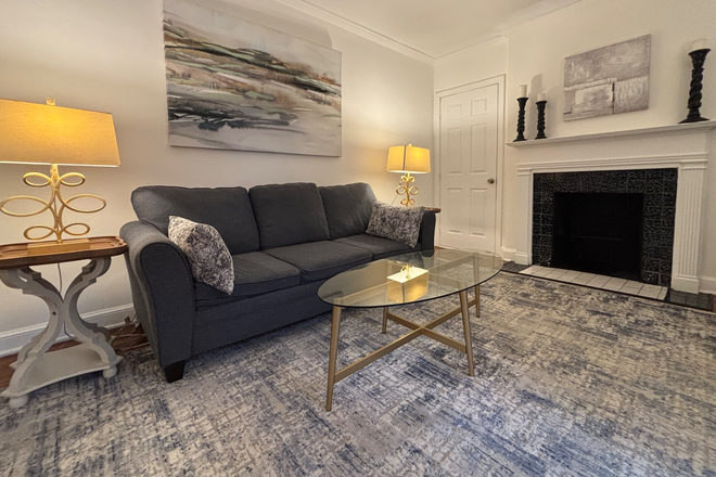 Den - Private furnished bedroom on Emory bus line - walk, bike, drive, shuttle