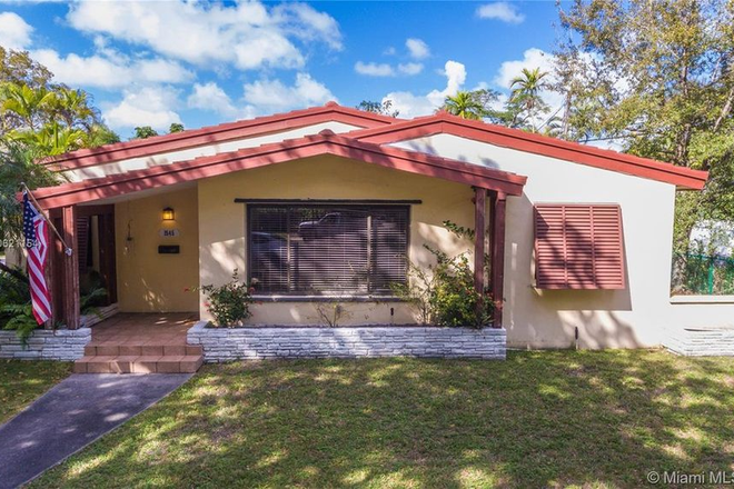 Front of the house - 4 bedroom, 3 baths Coral Gables Home