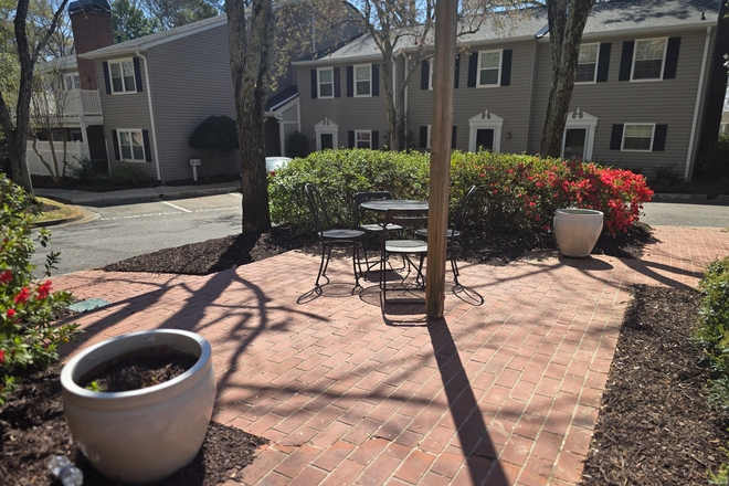 community sitting area - Spacious townhouse near Emory!