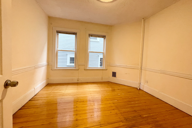 bedroom - Large 4 Bedroom in Mission Hill! Stainless steel appliance and Laundry Condo