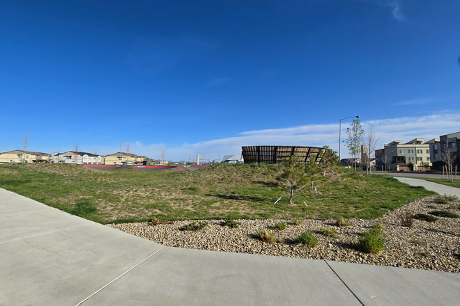 Park in front of the townhouse - Modern Townhouse
