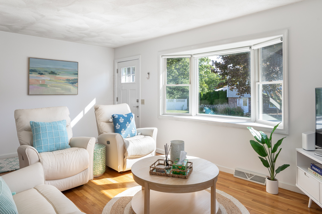 Living Room - Available for a group of 2! 2 Bedroom available in Point Judith! House