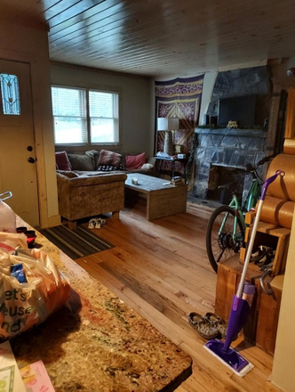 Living - IN TOWN**WALK TO CLASS**FURNISHED House