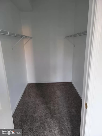 closet - Rooms for rent Townhome