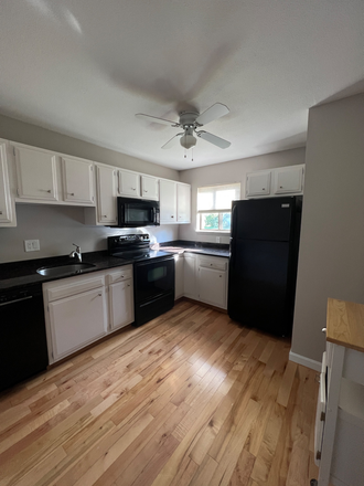 Kitchen - Great location 2 bedroom condo with parking