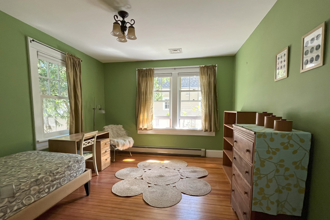 Bedroom - Furnished room for female PU affiliate only-Alexander Rd-Princeton Junction House