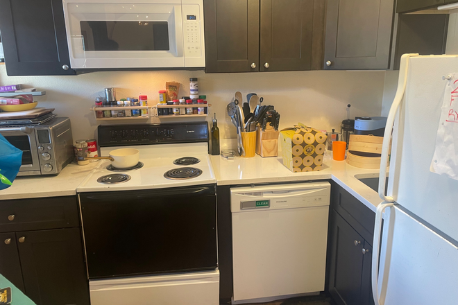 kitchen - 1841 19th Street Unit 6 Apartments