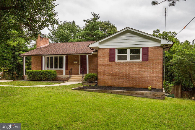 Front - Shared Home! 3 rooms available! 1 master bedroom, 2 basement rooms