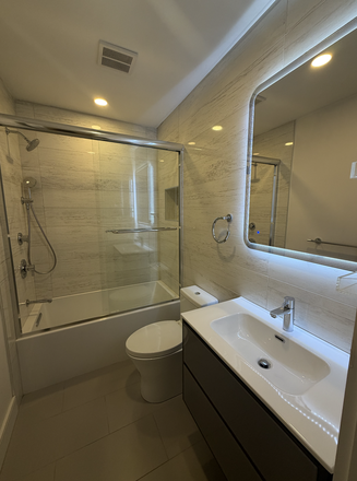 Call NOW for showings! 617-236-8600 - NEWBURY ST EXT - *NO FEE* LUXE 2BR/1BA IN KENMORE *AVAIL NOW* W/ A/C, DW, IN UNIT LNDRY, BAY WINDOWS Apartments