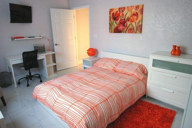 Fully furnished Gold-tier "Orange" Suite - Student Luxury Living - Orange Suite