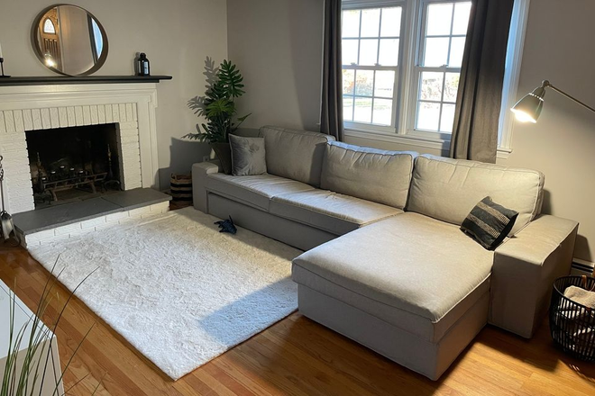 Living room - Home at NW edge of Willimantic, 15 mins from campus