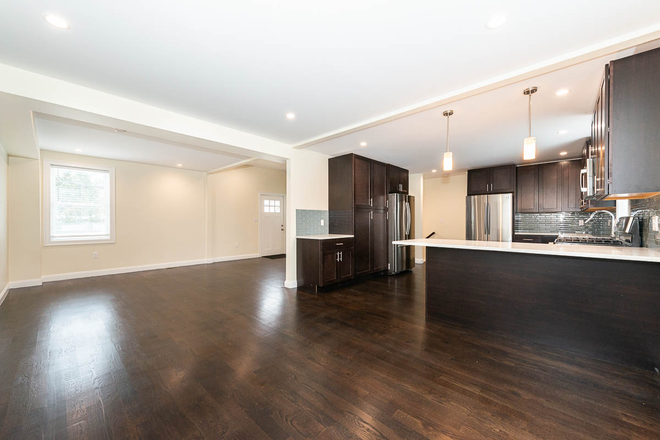 kitchen/living room - **NO BROKERS FEE!!* Renovated 4 Bed/4 Bath w/ LAUNDRY IN UNIT! PARKING INCLUDED! Avail. 9/1/26!! Apartments