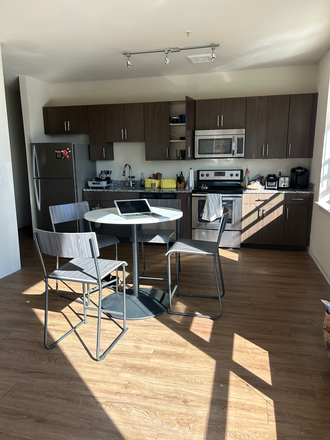 Kitchen - Terrapin Row Corner Top Floor Apt: 4x4