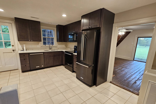Kitchen - Cottage on National Historic Landmark property - Charles City, VA Apartments