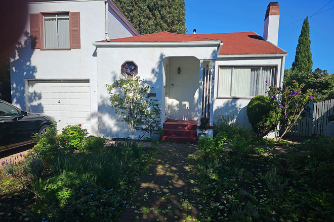 Outside Street View - Furnished 3BR Home in El Cerrito – Quiet Setting Near UC Berkeley, walk to BART (3-Month Stay)