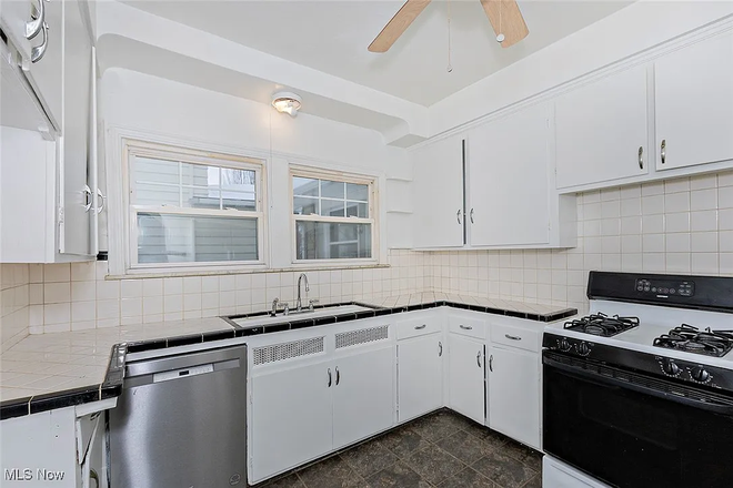 1st Floor Kitchen - 2819 E. Derbyshire Rd. (Student Groups Only) Triplex