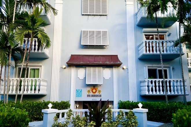 Exterior of Building - Wonderful Apartment, fully furnished, 2 Bedrooms, 1 Bath, walking distance to UM. W/D in apartment.