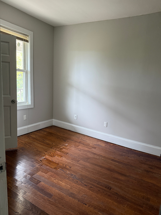 Bedroom - Private room available for fall semester Triplex