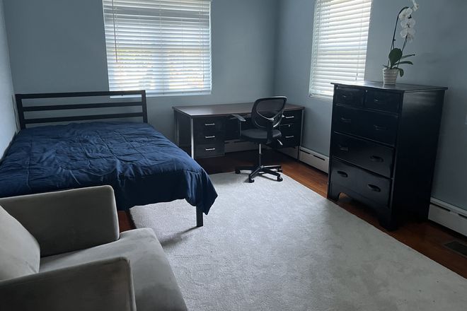 Large first floor bedroom - LOCATION!!  3402 Notre Dame Street - Short walk to UMD - One block to UMD Shuttle - Fully furnished House