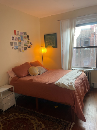 Bedroom with full bed - Summer sublet close to campus