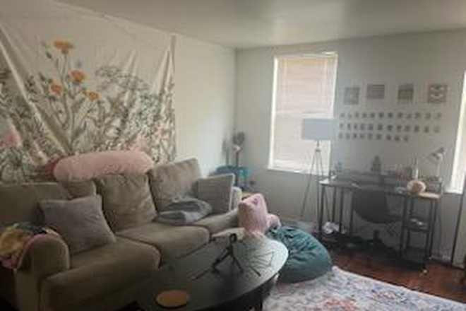 Living Room - Bi-Level 2-Bedroom with W/D in House Unit!