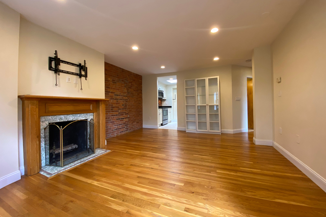 1 - GREAT location TOP floor 1 bed on Gainsborough St with in unit laundry Apartments