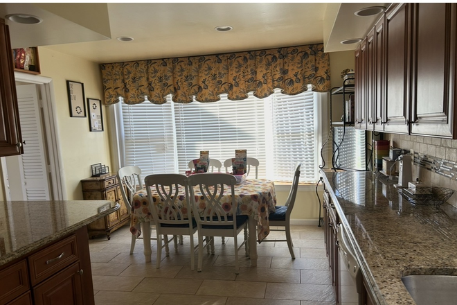 Kitchen - Lutherville Furnished 3 Bedroom House