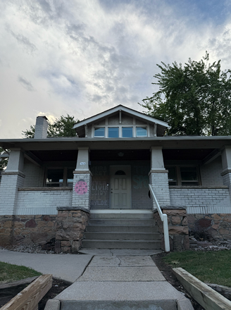 Our beautiful house!!! - **Spring/Summer sublease only** The cutest house ever! Renting out my room but all 5 are available!