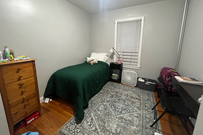 Bedroom - Montfern Avenue Apartment, on bus route, in Brighton