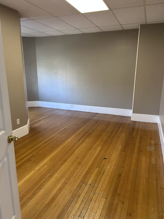Call call or text Arezou at 617-584-7817 - GREAT 1 BED 1 BATH IN KENMORE SQ. NO FEE!! HEAT AND HOT WATER INCLUDED!! Apartments