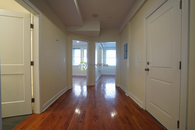 1 - Avail NOW | Gorgeous Brighton 1 bed. New Renovation! NO FEE TO YOU! Apartments