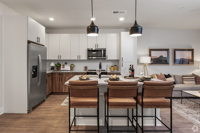 2BR, 2BA - 1046SF - Kitchen - RISE Red Mountain Apartments